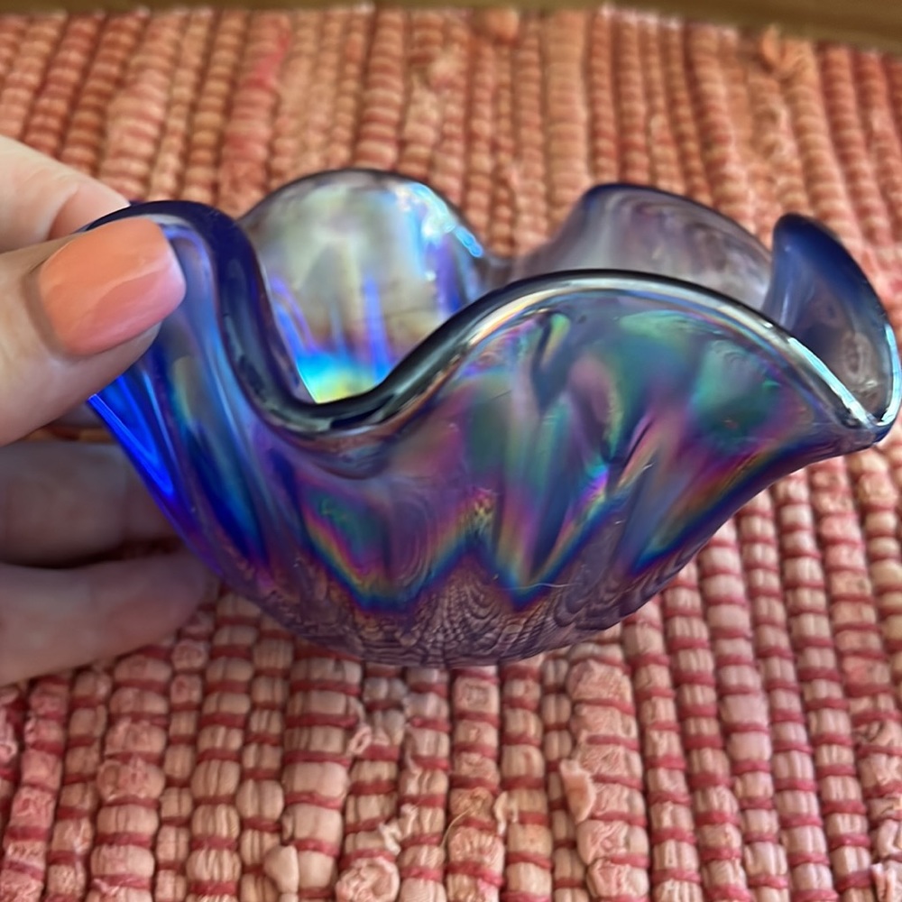 5 inch length 3 inch height glass bowl with iridescent blue paperweight egg - Picture 3 of 8